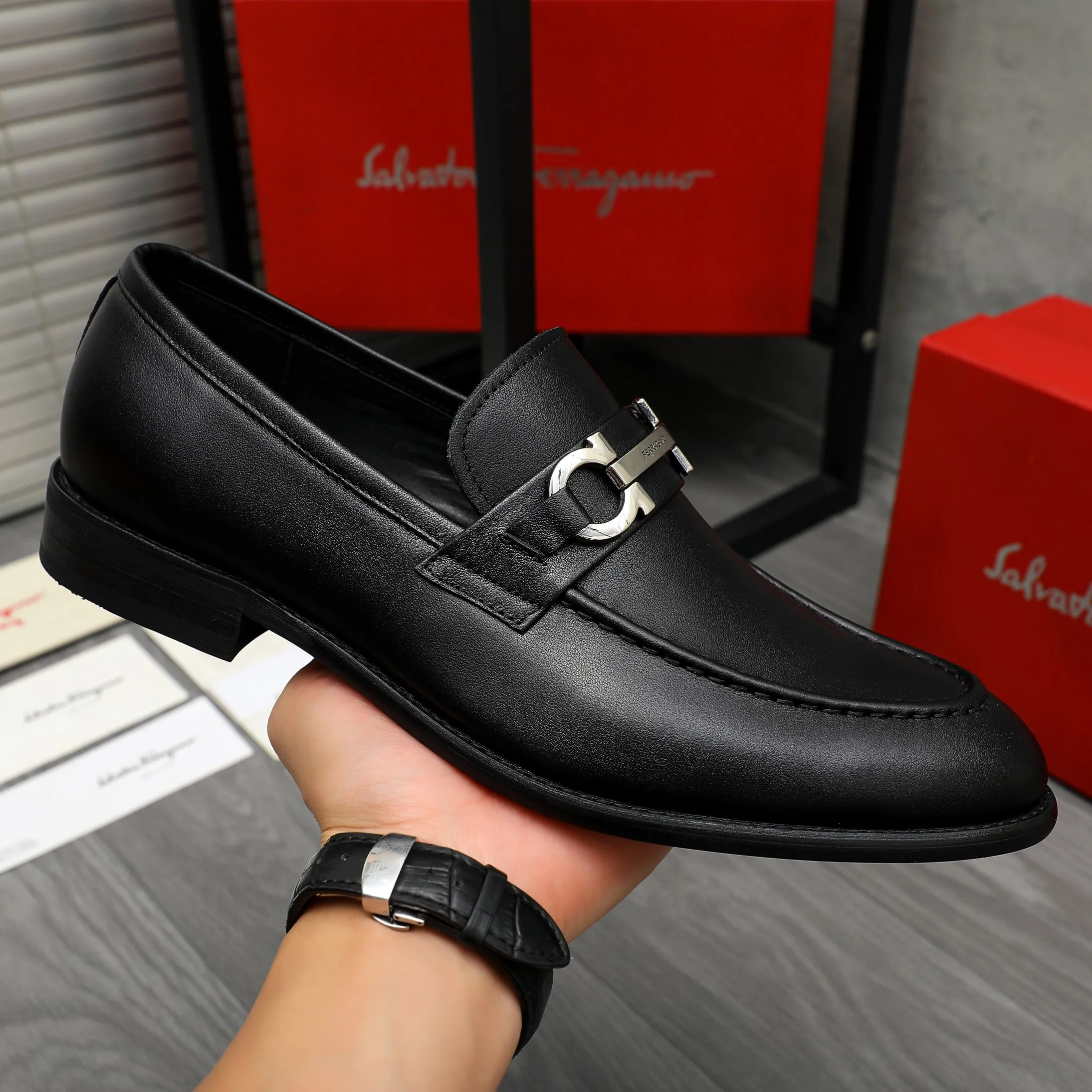 Men's shoes 💰420 Product trademark: Ferragamo " Ferragamo ] Business slip-on leather shoes Regular size: 39-45 (38.46 custom-made, non-refundable) Product materials: Selected high-quality cowhide upper, sheepskin lining, original rubber outsole